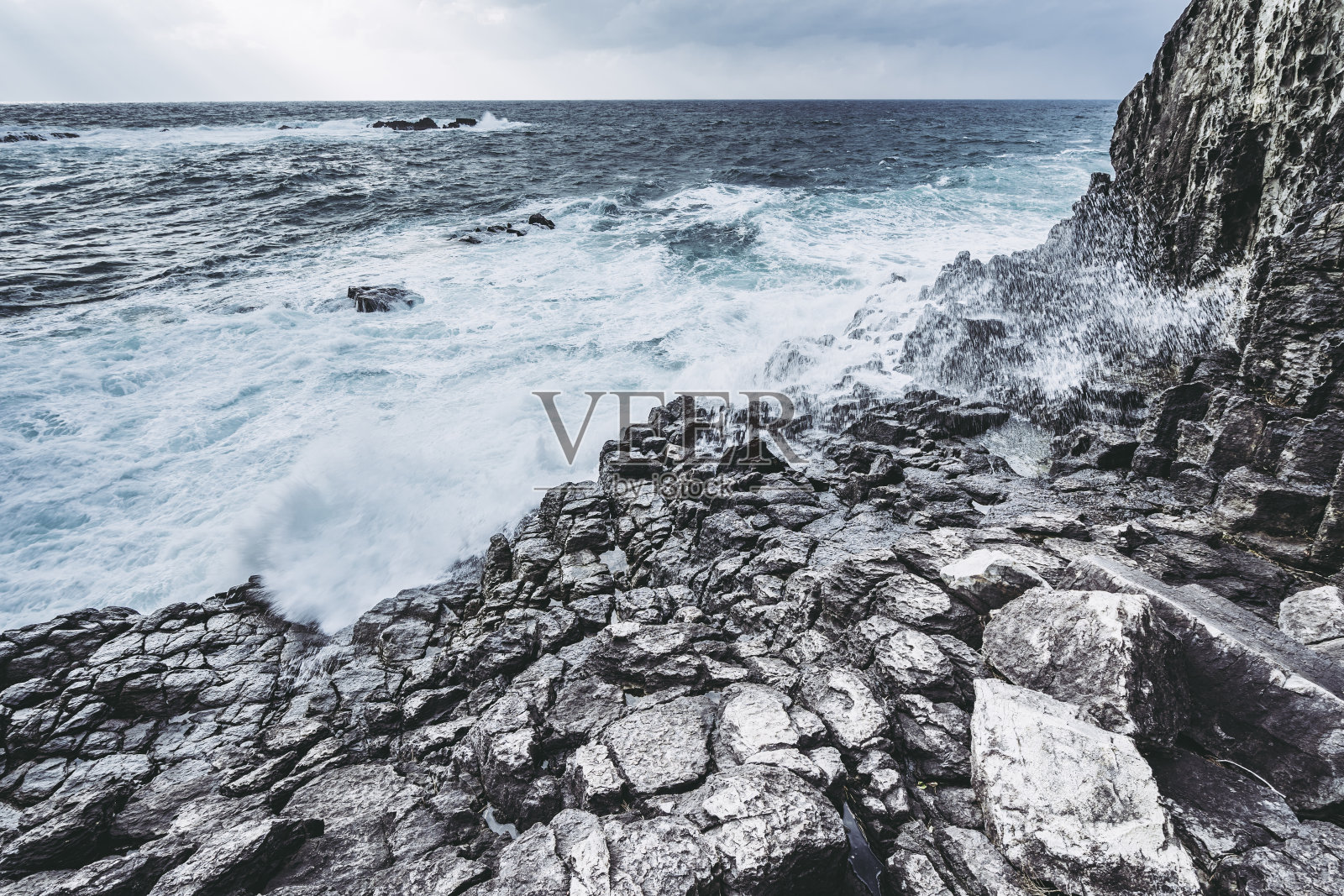 日本北岛福井县的巨浪照片摄影图片