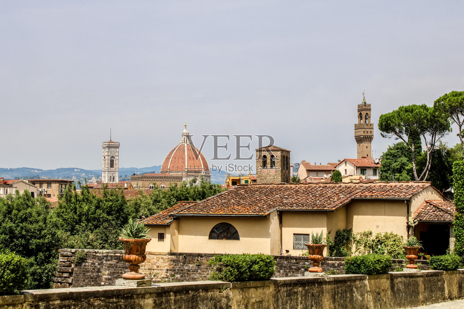 从波波里花园俯瞰佛罗伦萨大教堂照片摄影图片