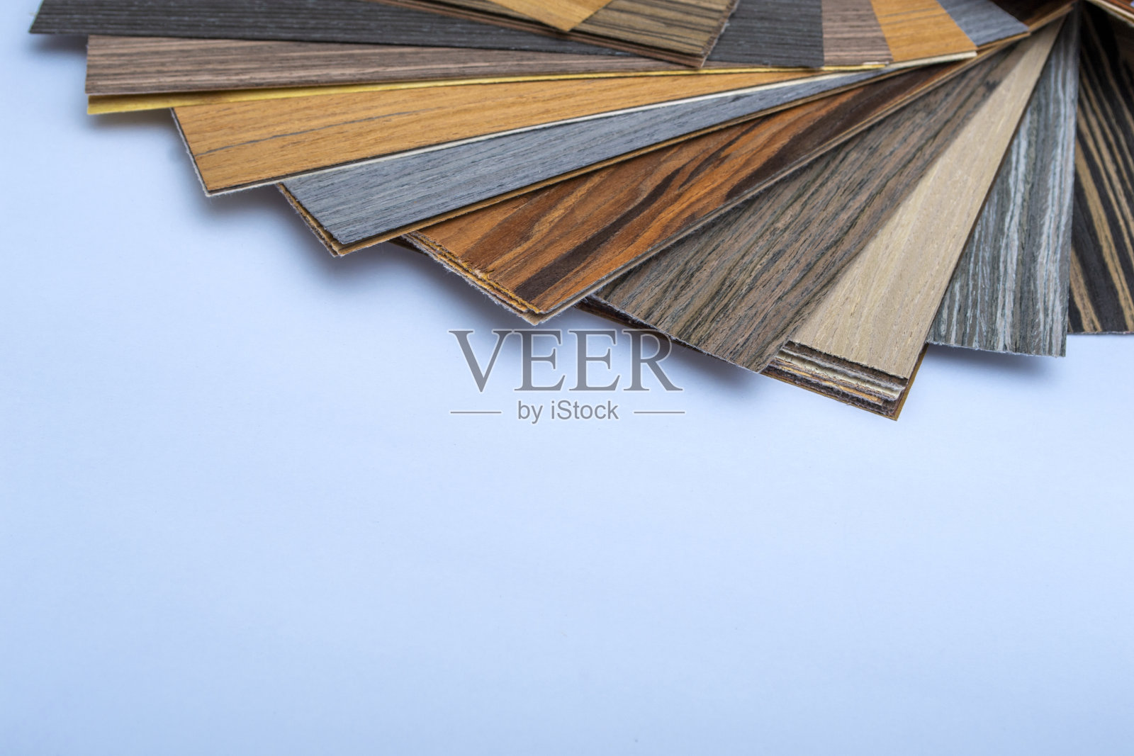 薄木束薄木束大量的样本。室内设计行业。关闭复制空间。照片摄影图片