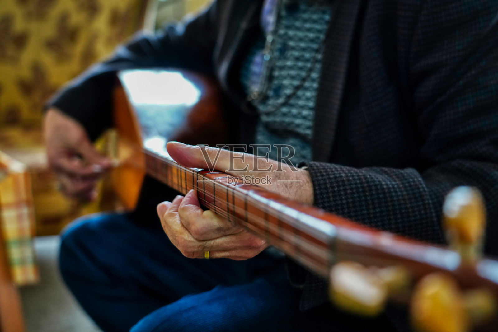 土耳其传统民族乐器baglama saz照片摄影图片