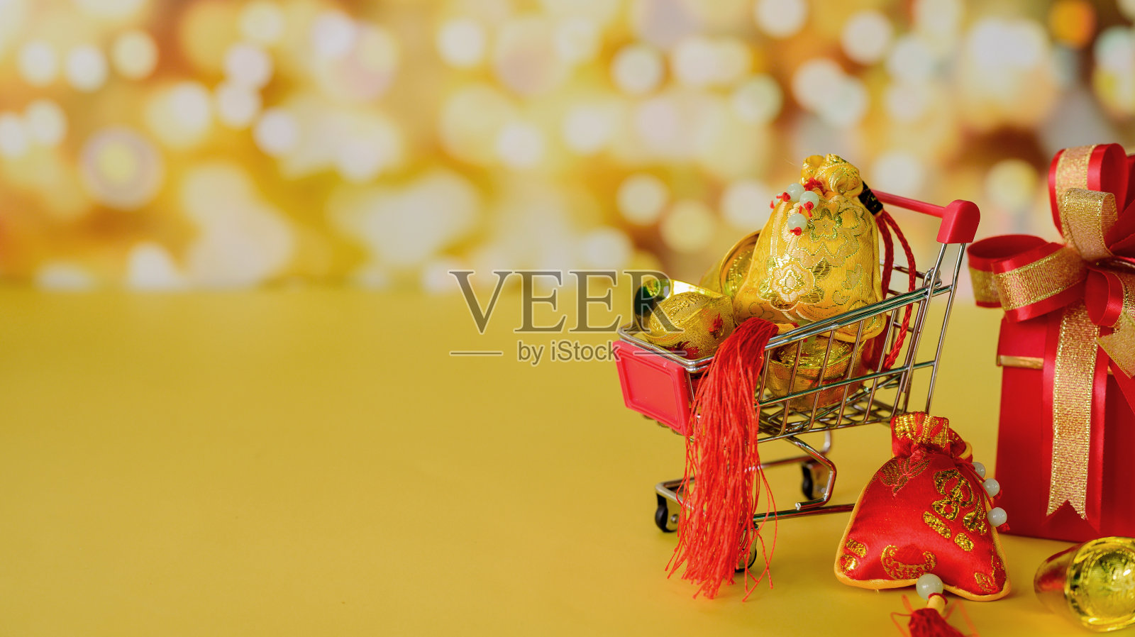 春节快乐。亚洲传统与节日(外文意为祝福与幸运)照片摄影图片