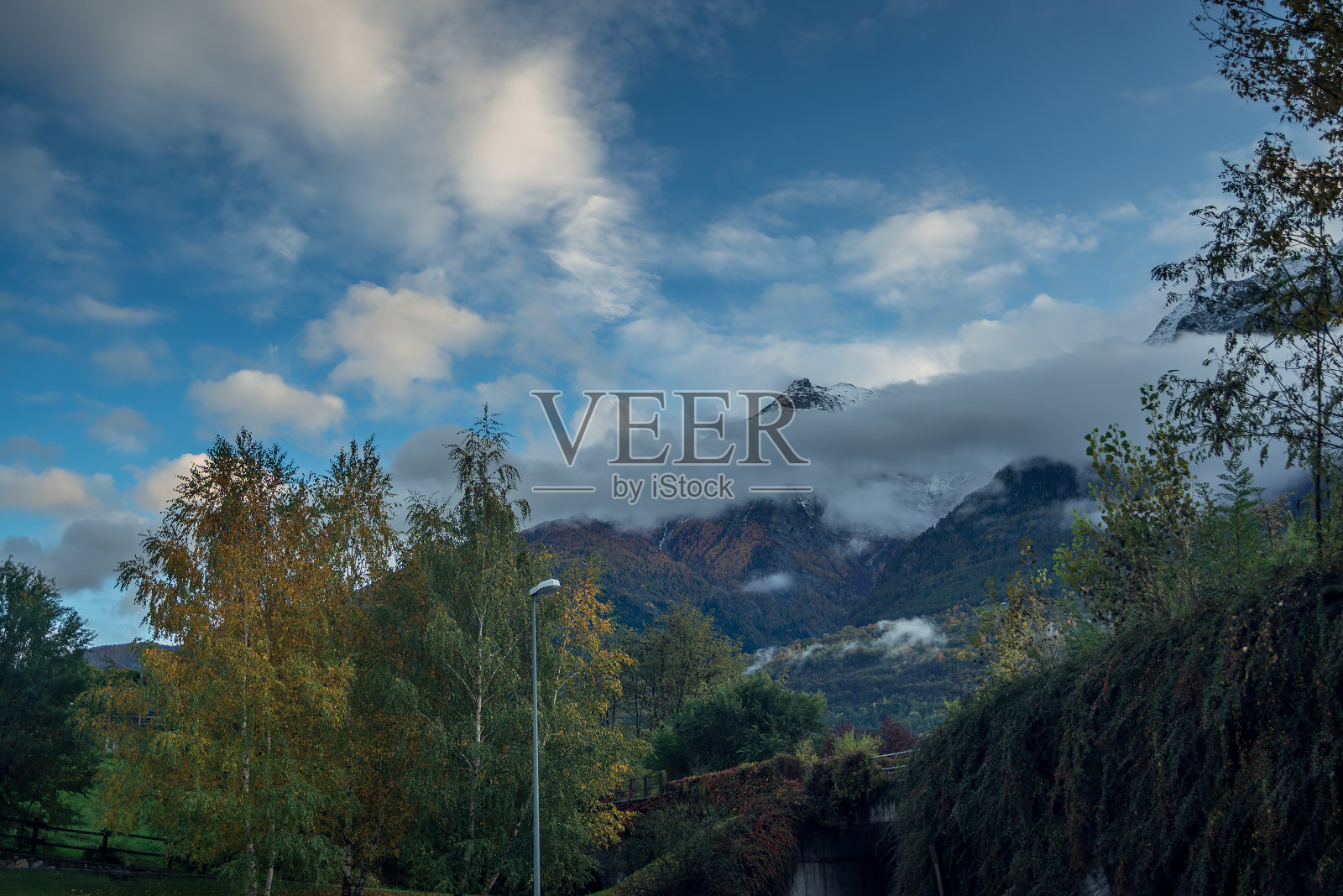 冬季日落时的山景照片摄影图片