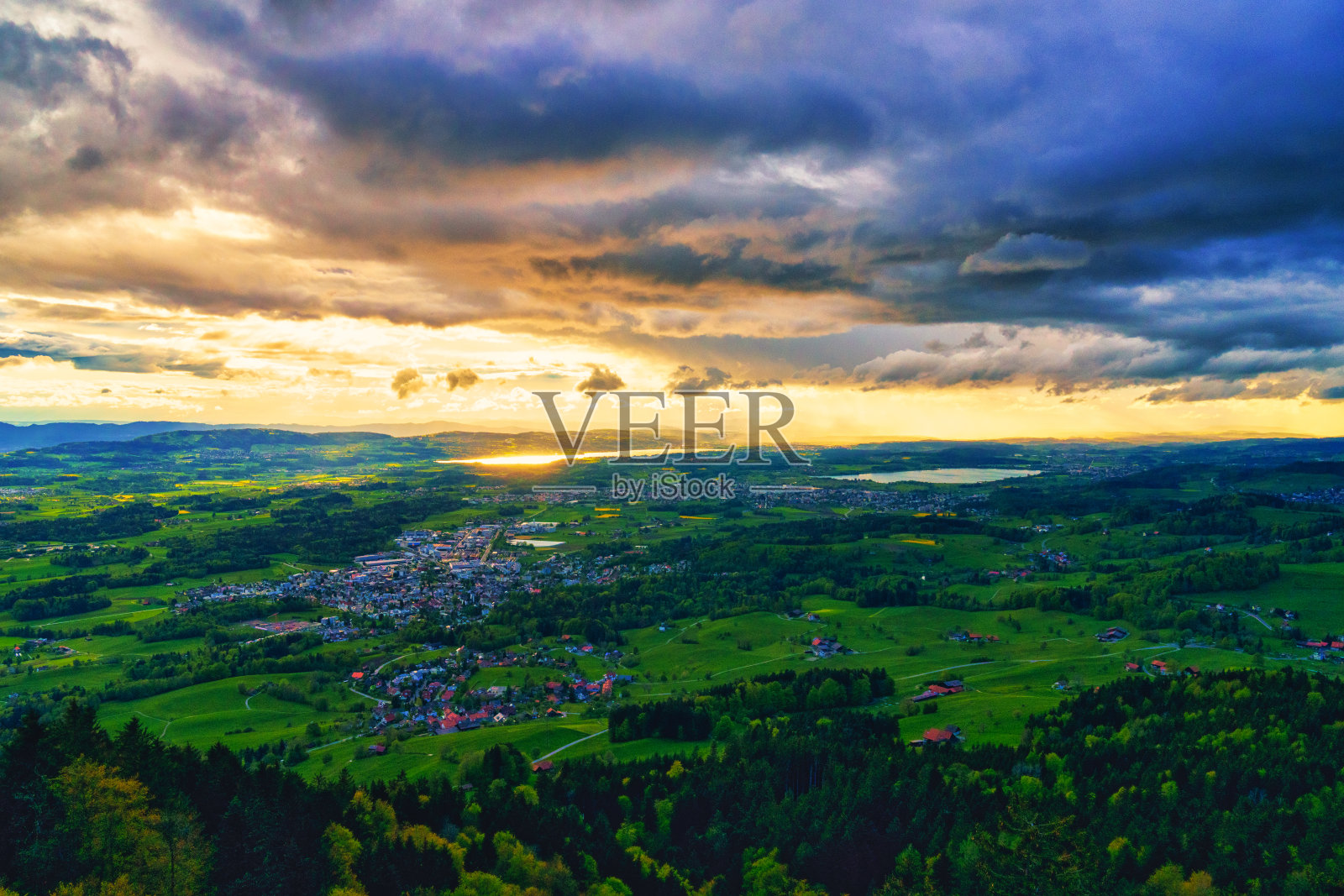 巴切尔地区的日出照片摄影图片