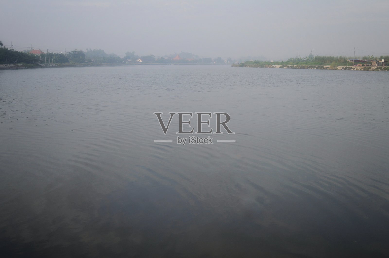 清晨的河流照片摄影图片