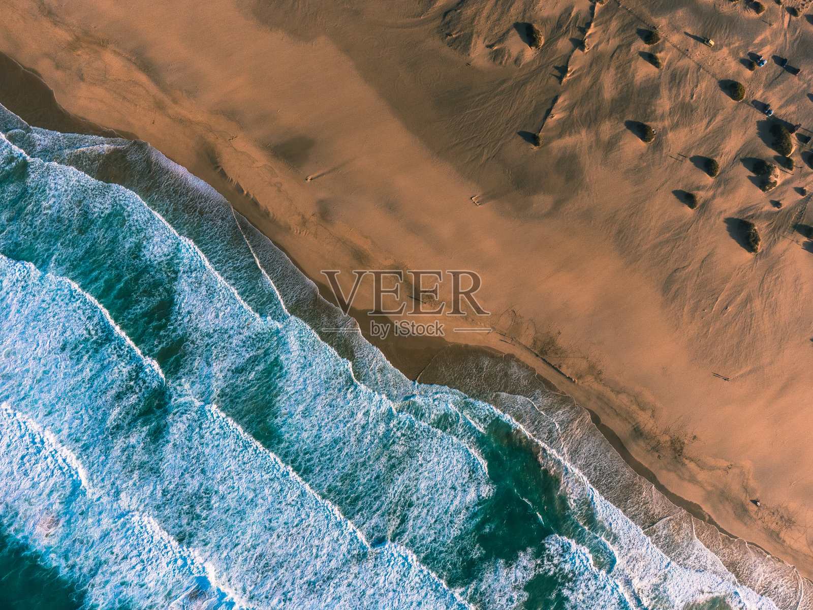 日落时分的科菲特海滩照片摄影图片