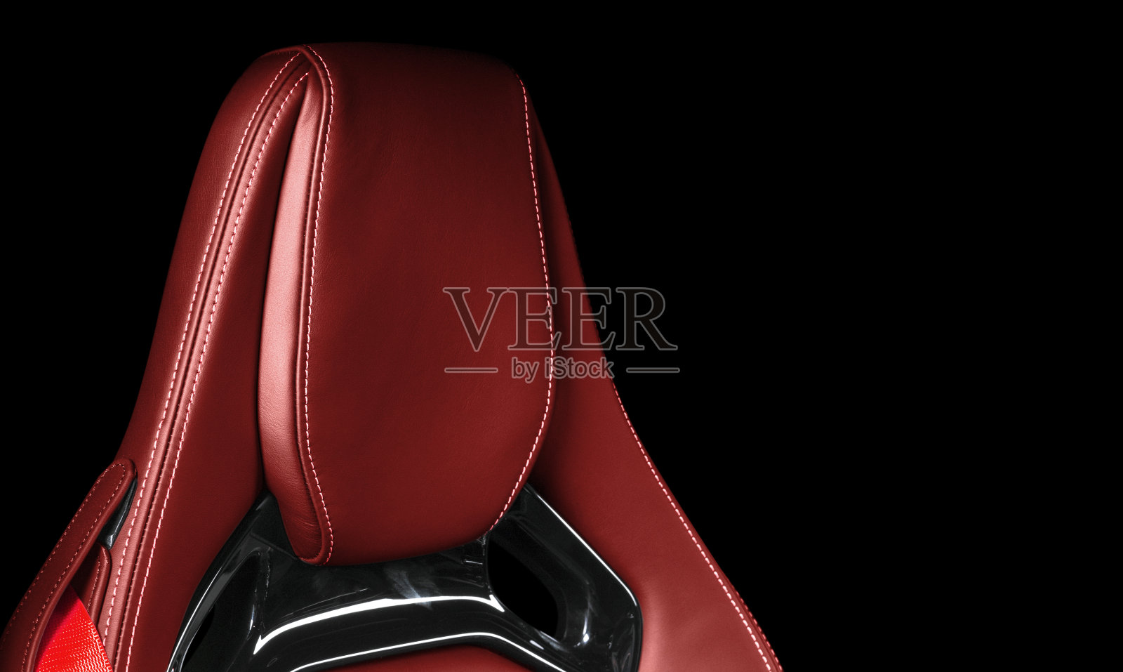 现代豪华车红色皮革内饰。豪华现代汽车的内饰。舒适的真皮座椅。红色打孔皮革。照片摄影图片