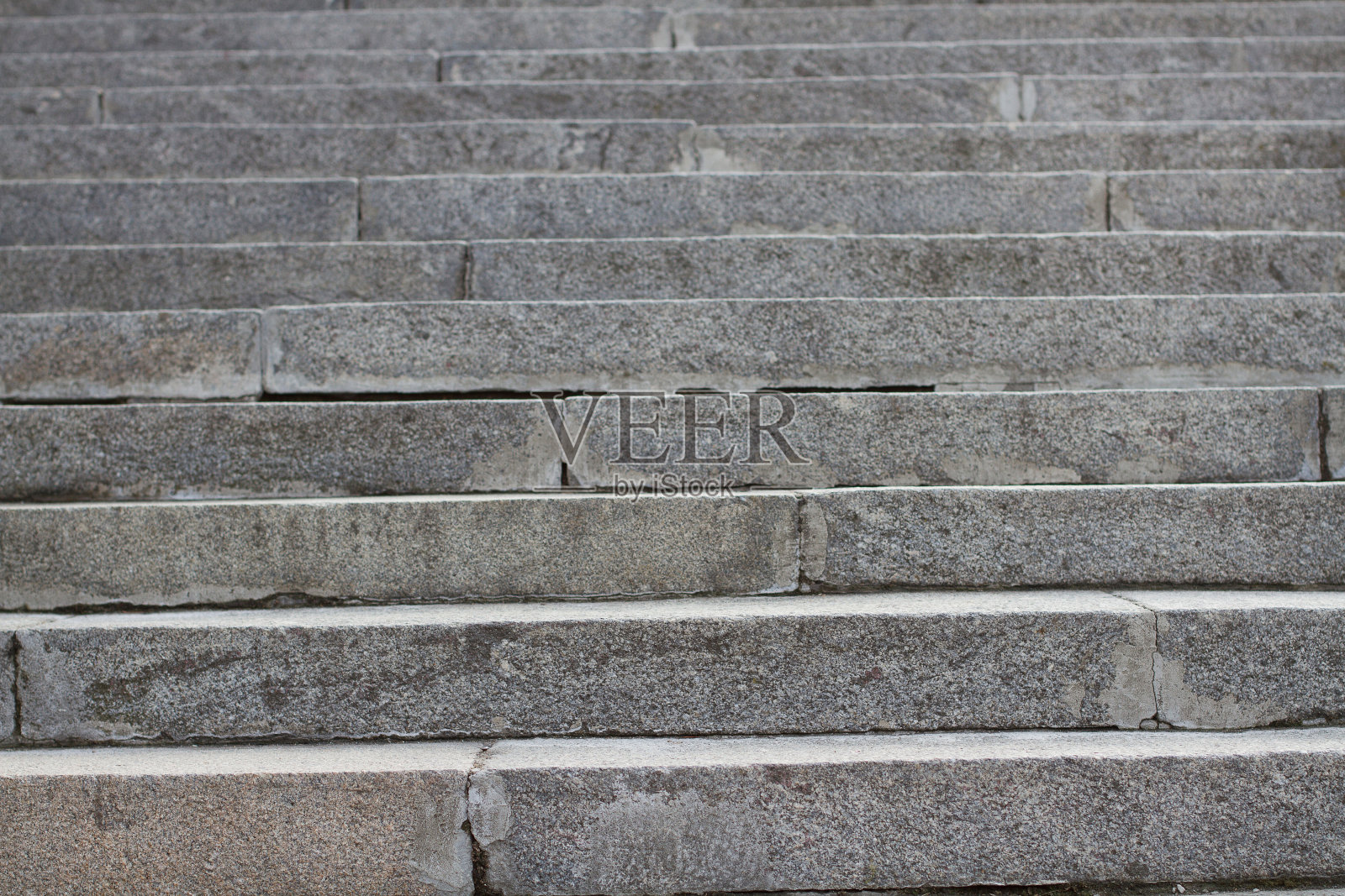 抽象的黑白楼梯，抽象的楼梯，城市中的楼梯。花岗岩楼梯，常在纪念碑和地标上看到的宽石楼梯。有选择性的重点。照片摄影图片