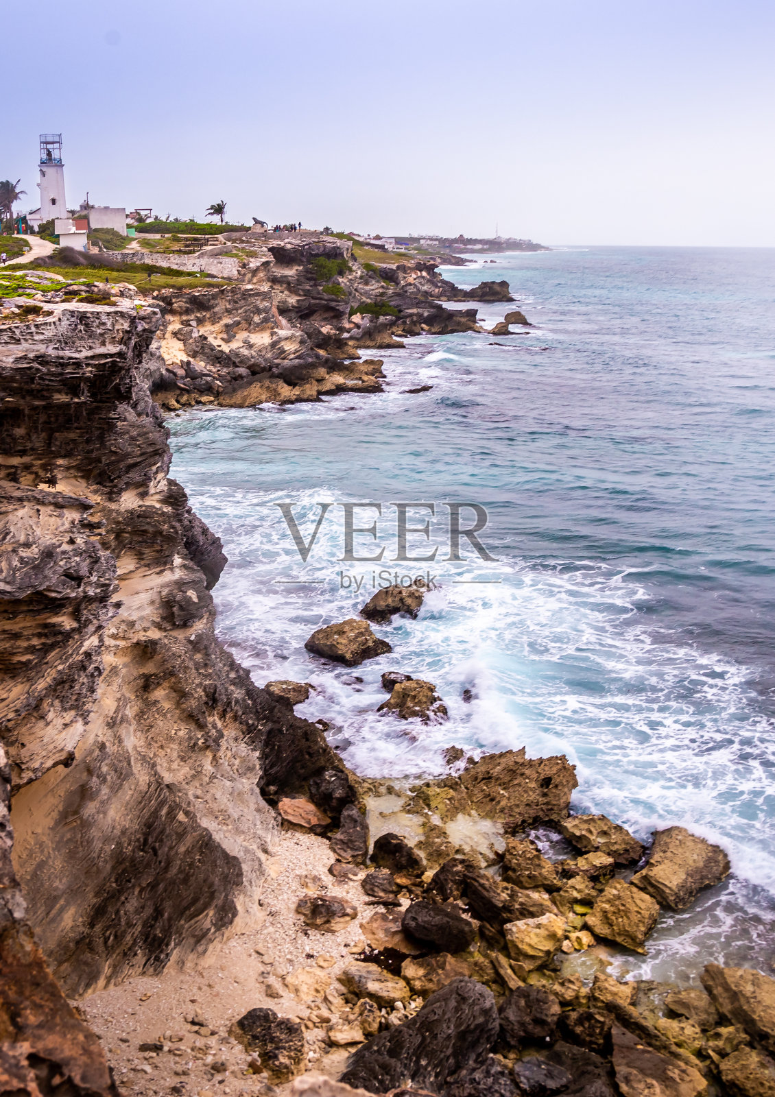 岛上海滨的灯塔照片摄影图片