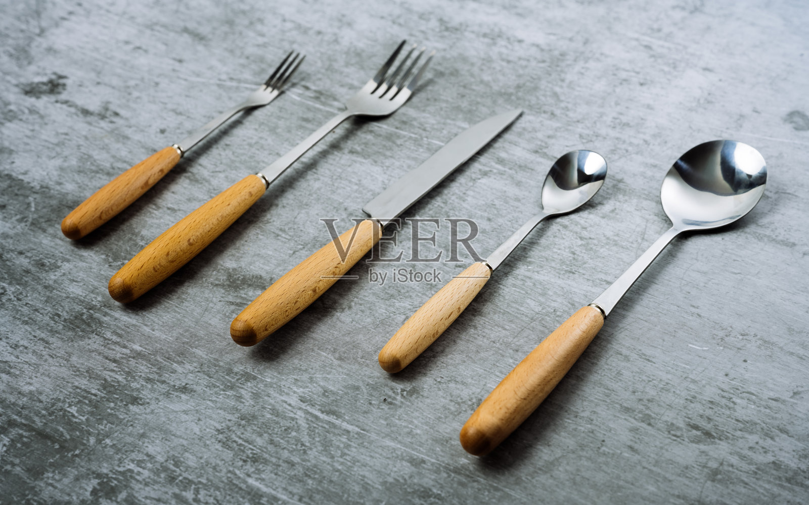 石板上的西餐工具照片摄影图片
