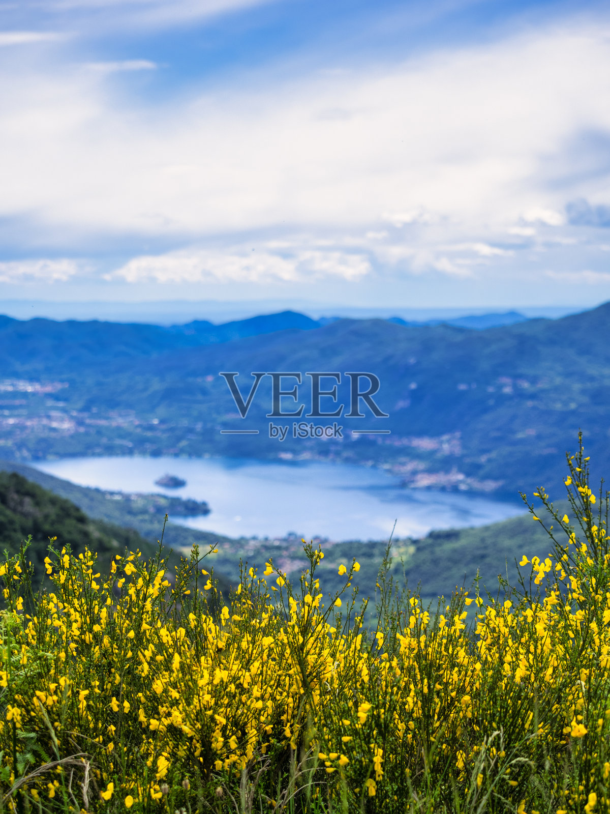 奥尔塔湖的全景照片摄影图片