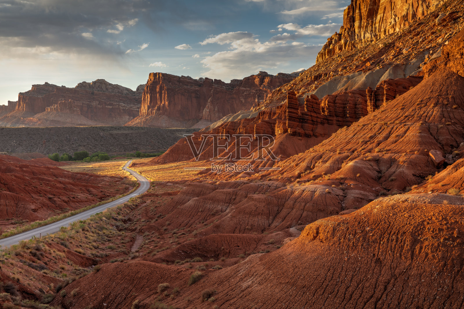 首都礁崖和日落时的风景大道照片摄影图片