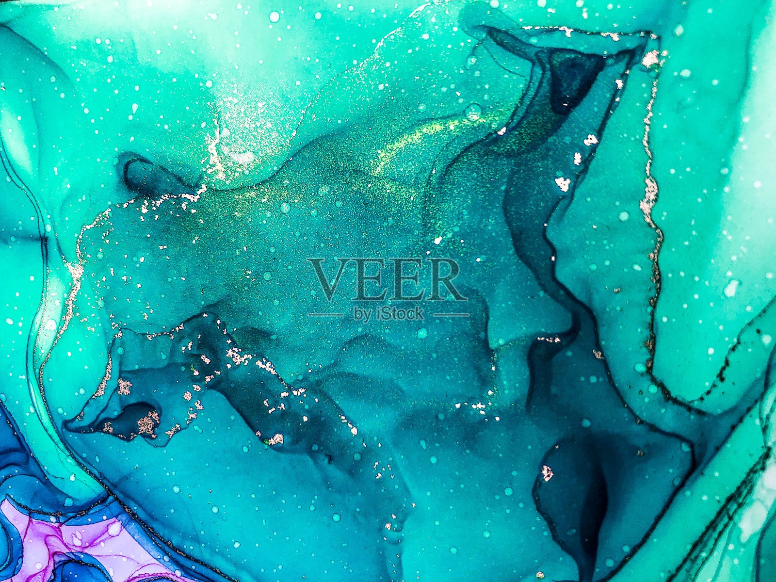 摘要亮色流体背景，手绘酒精画与金色条纹，液体墨技术纹理背景设计照片摄影图片