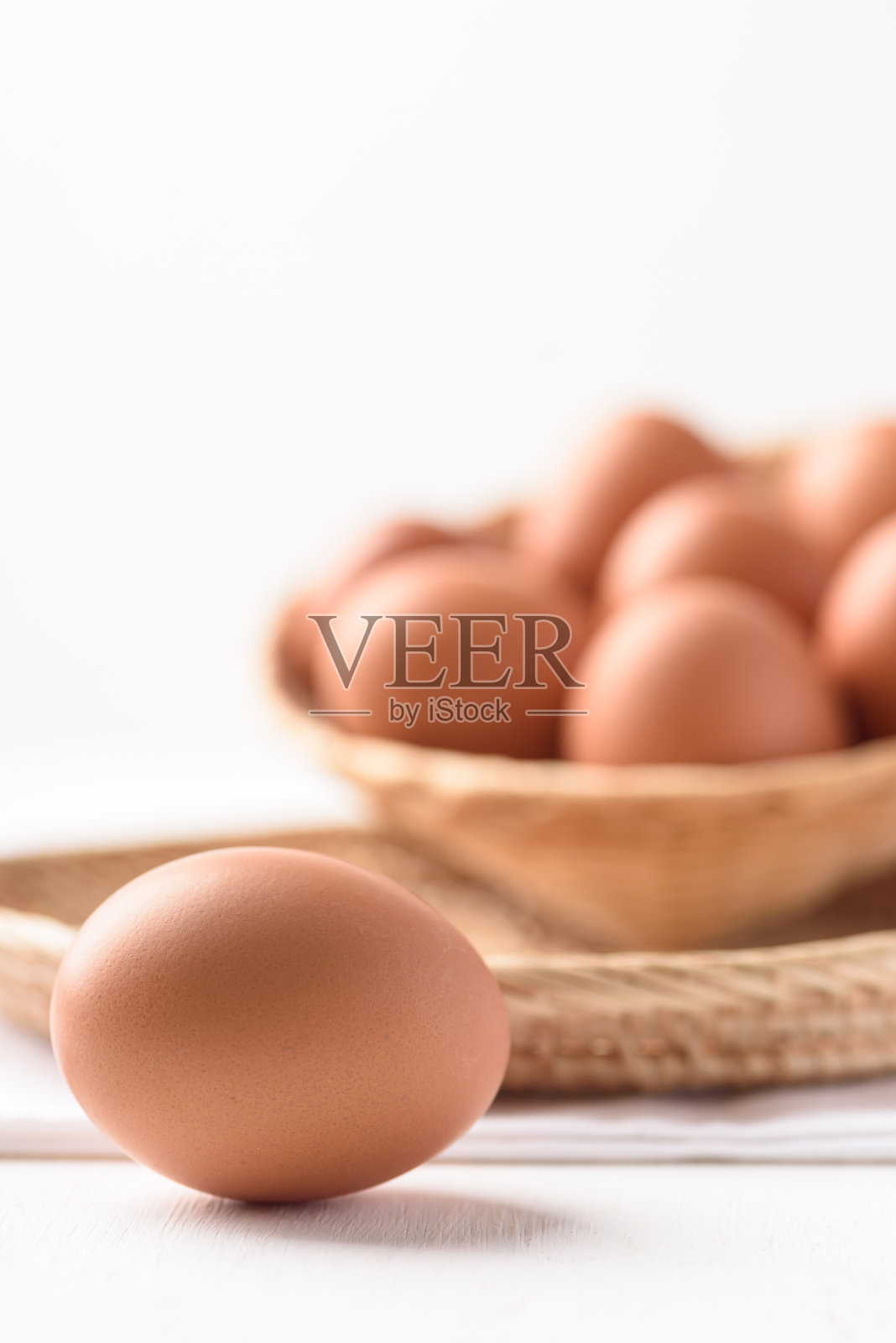 新鲜有机鸡蛋照片摄影图片
