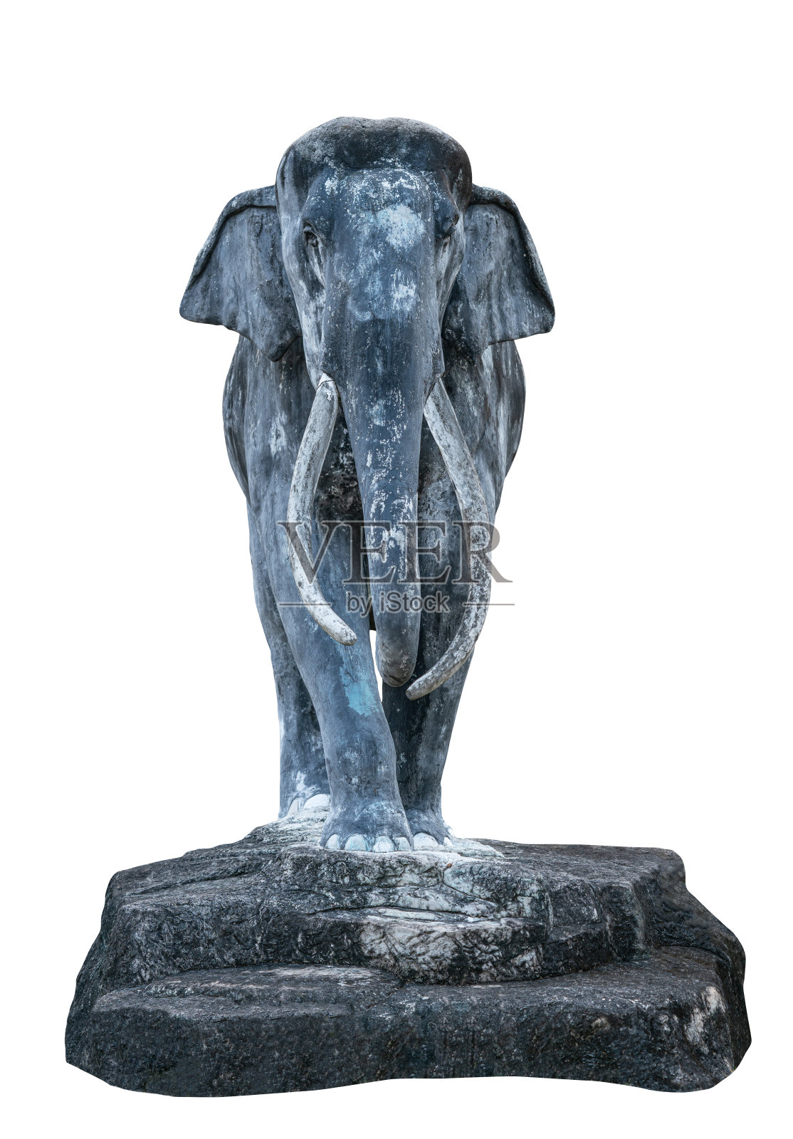 孤立的老大象雕塑，全身和正面，风化的石头。白色背景上的花园装饰大象雕塑。照片摄影图片