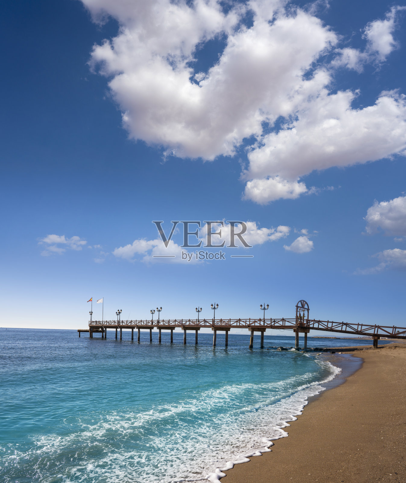 马贝拉海滩海滩纳格莱斯纳圭勒斯海滨长廊旁卡萨布拉照片摄影图片