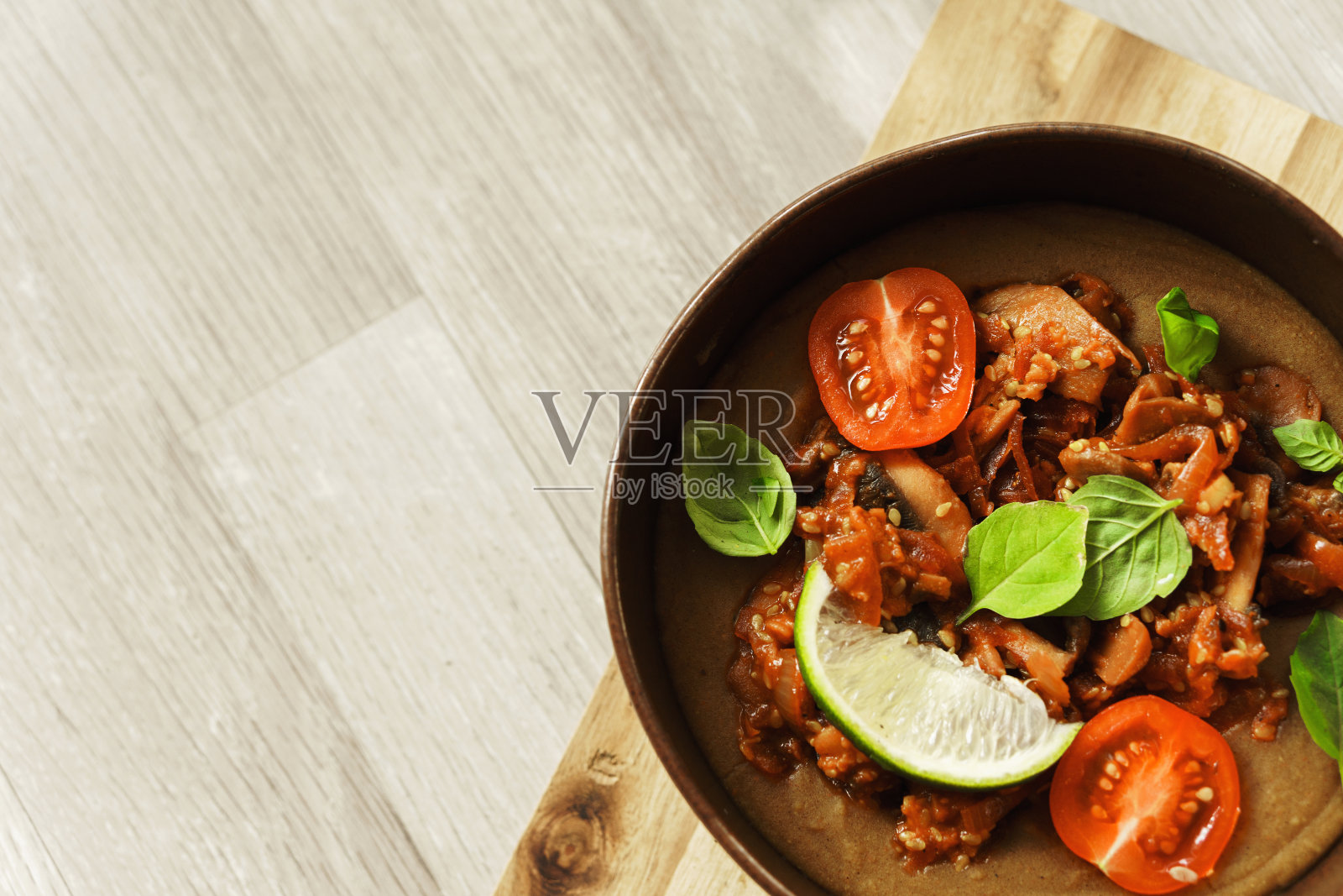 一碗蔬菜扁豆浓汤照片摄影图片