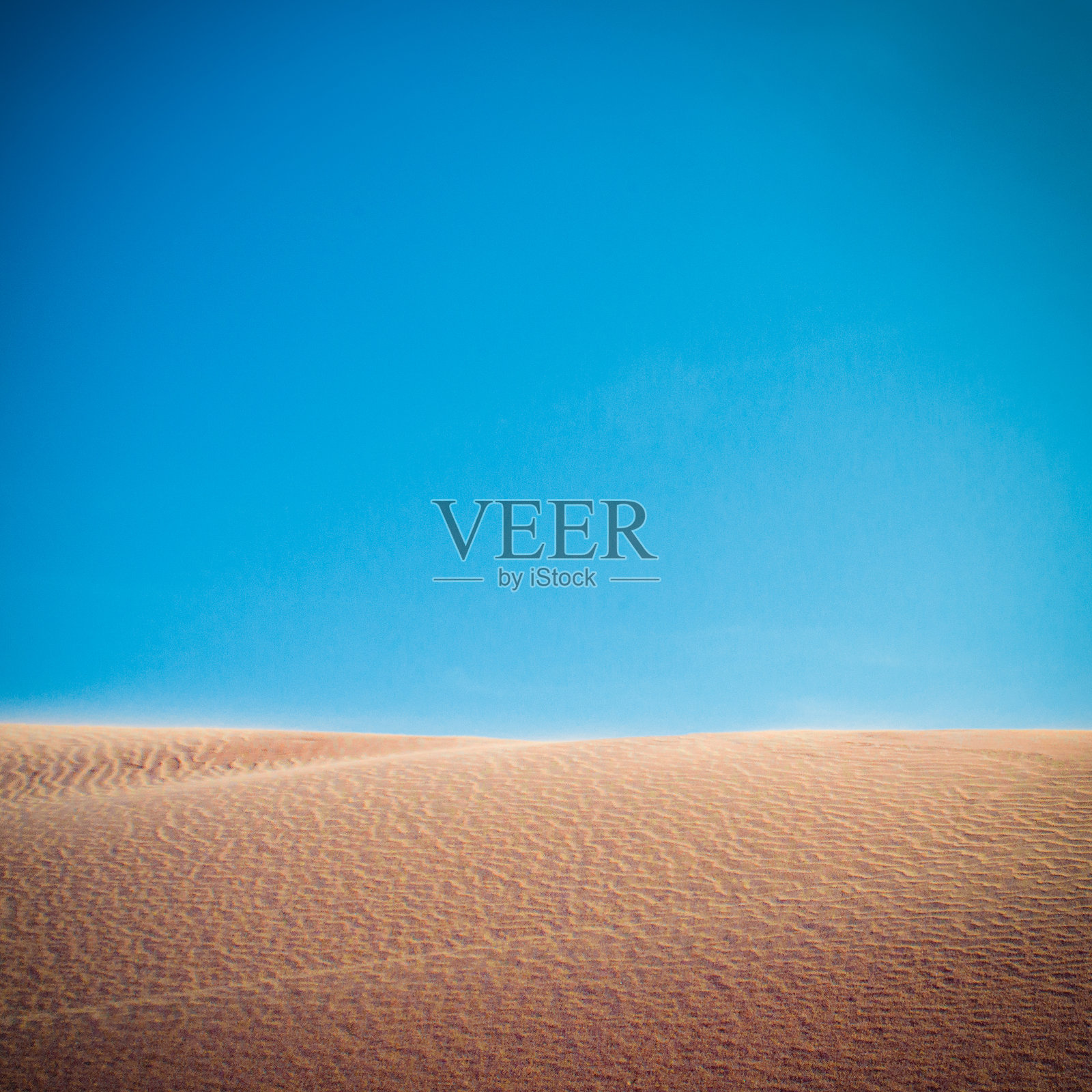 查拉沙漠的景色被沙子染成斑斓的颜色照片摄影图片