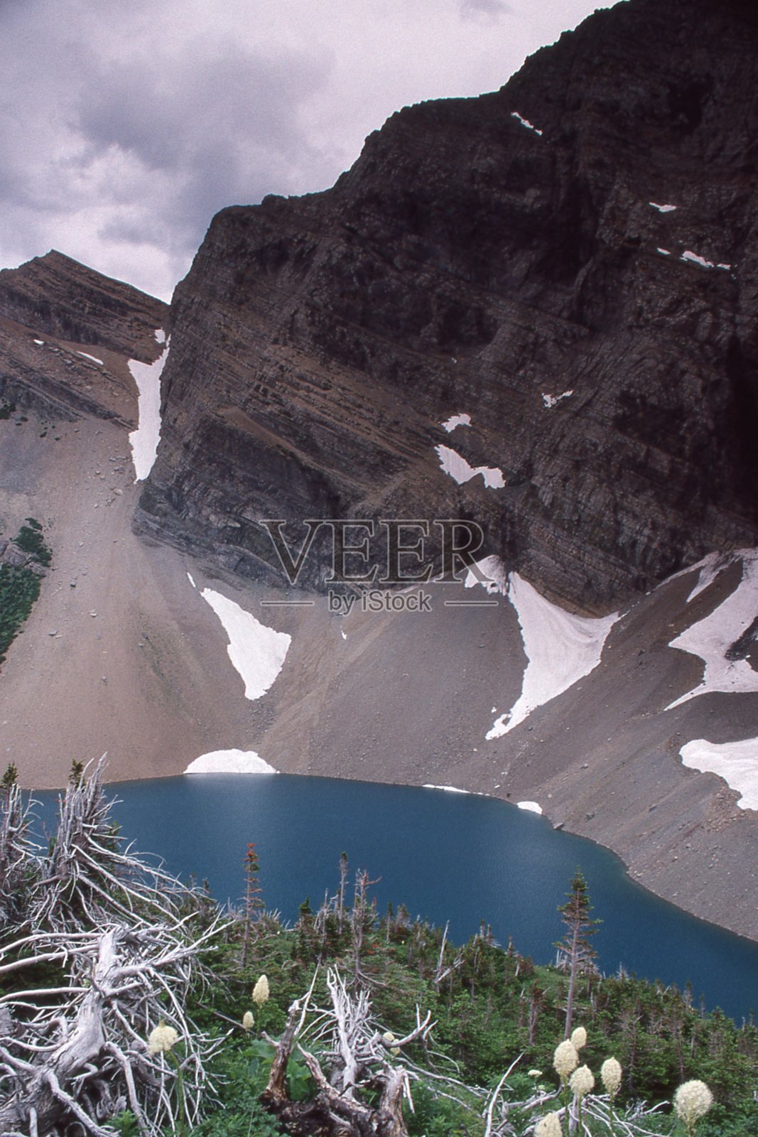 沃特顿国家公园的奥尔德森湖照片摄影图片