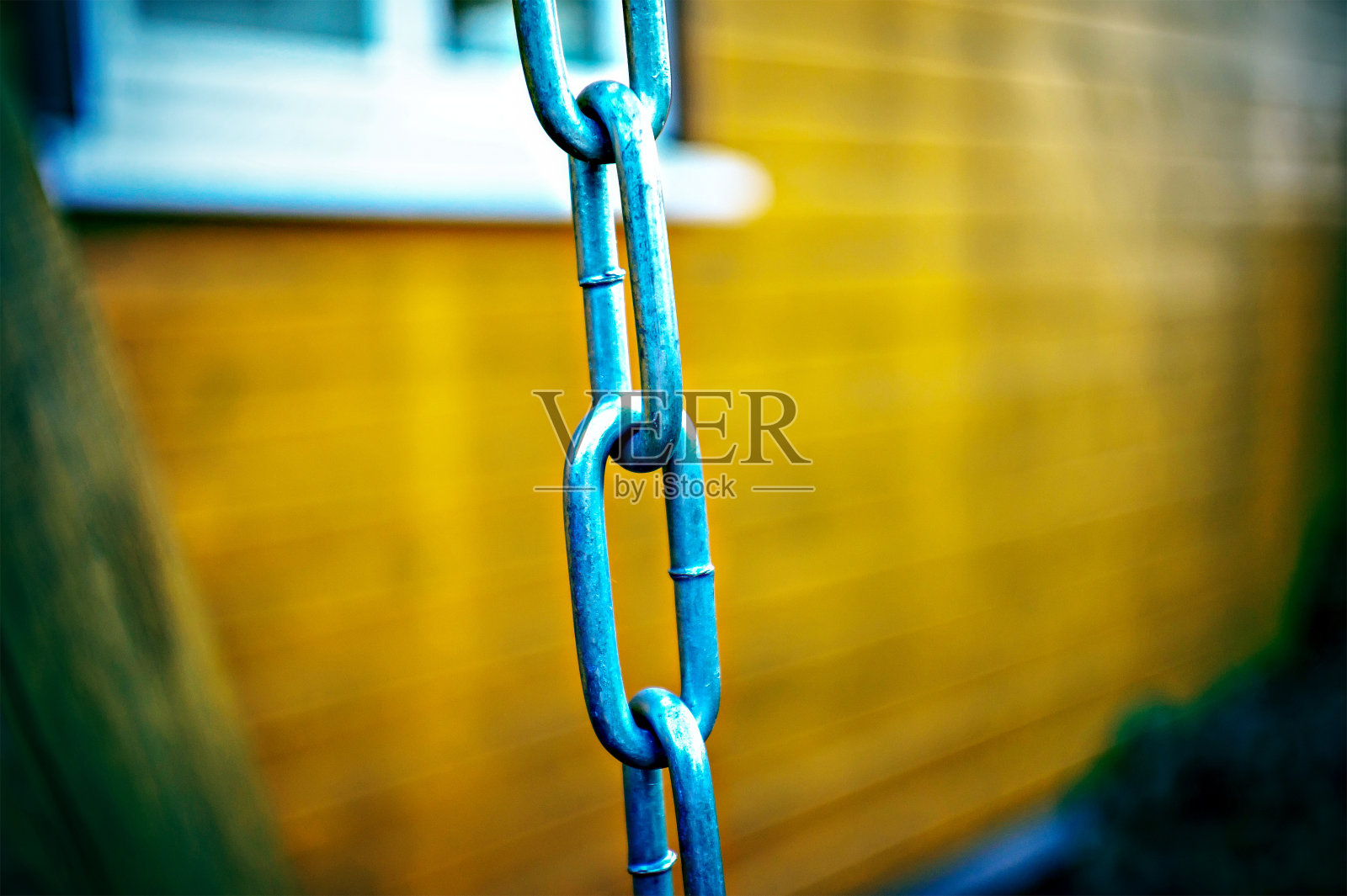 乡村秋千上的链条照片摄影图片