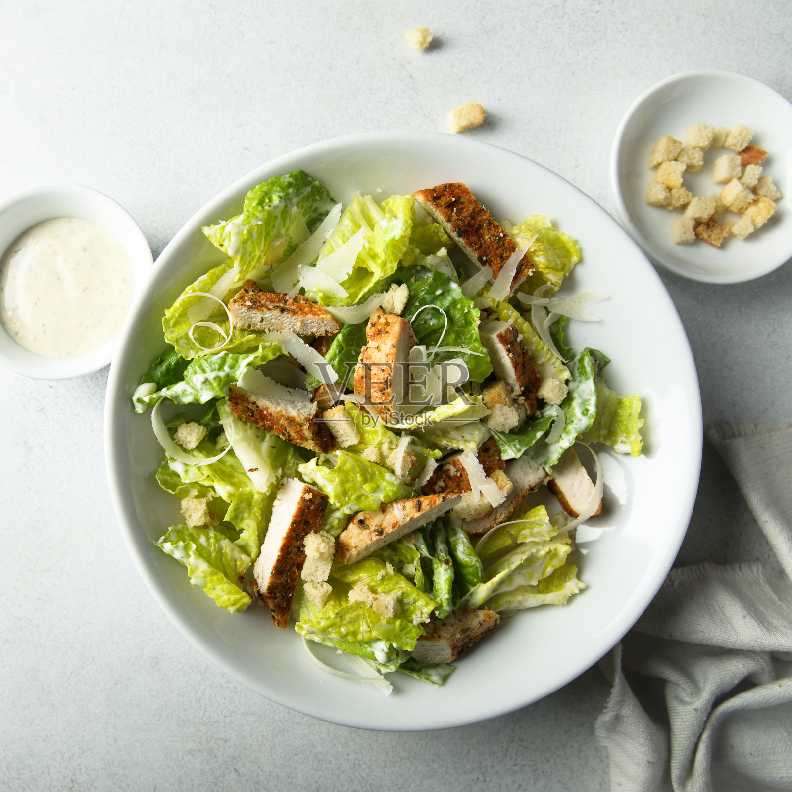 凯撒鸡肉沙拉照片摄影图片