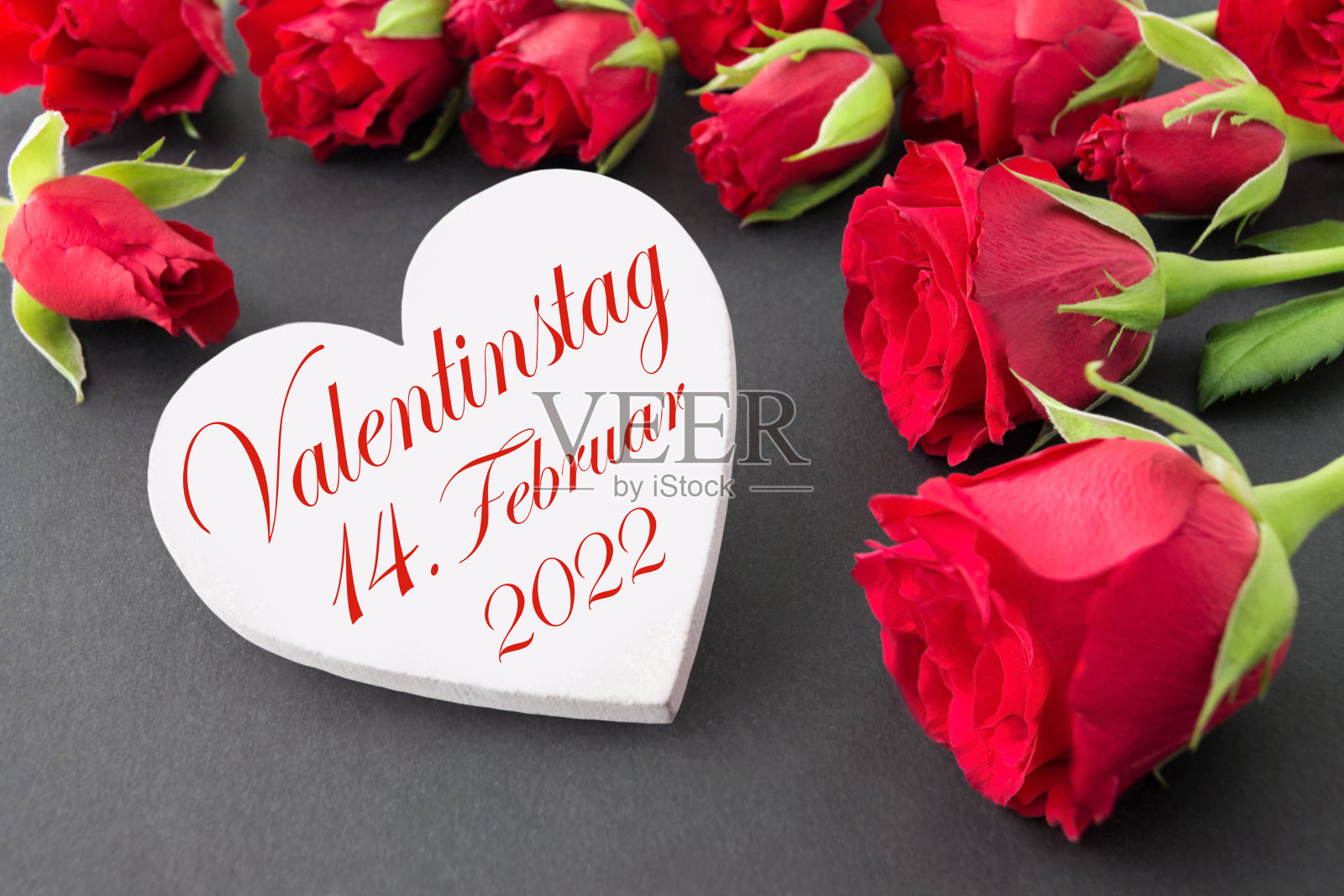 2022年2月14日，红玫瑰和德国情人节照片摄影图片