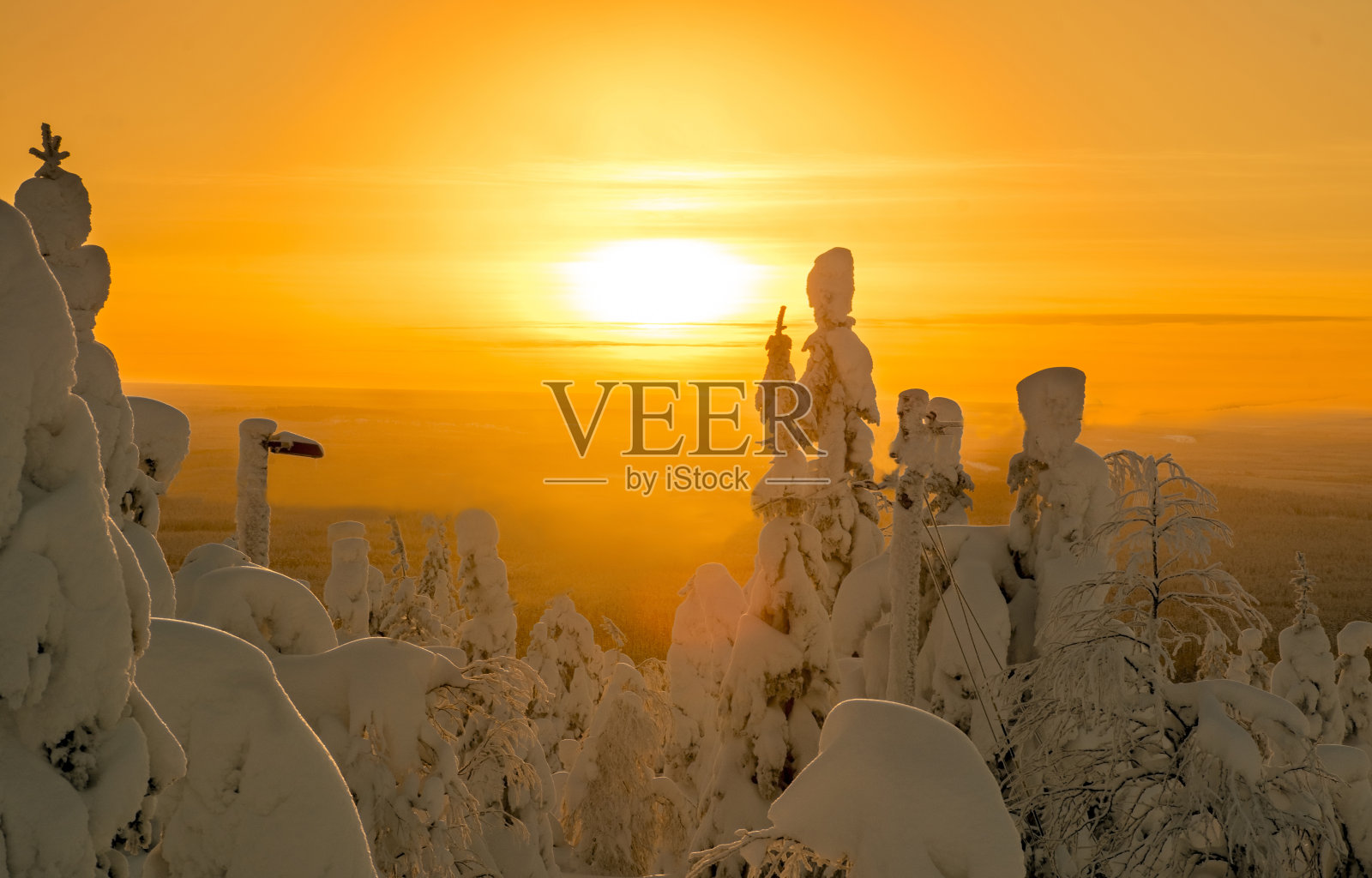 芬兰拉普兰的北极日落照片摄影图片