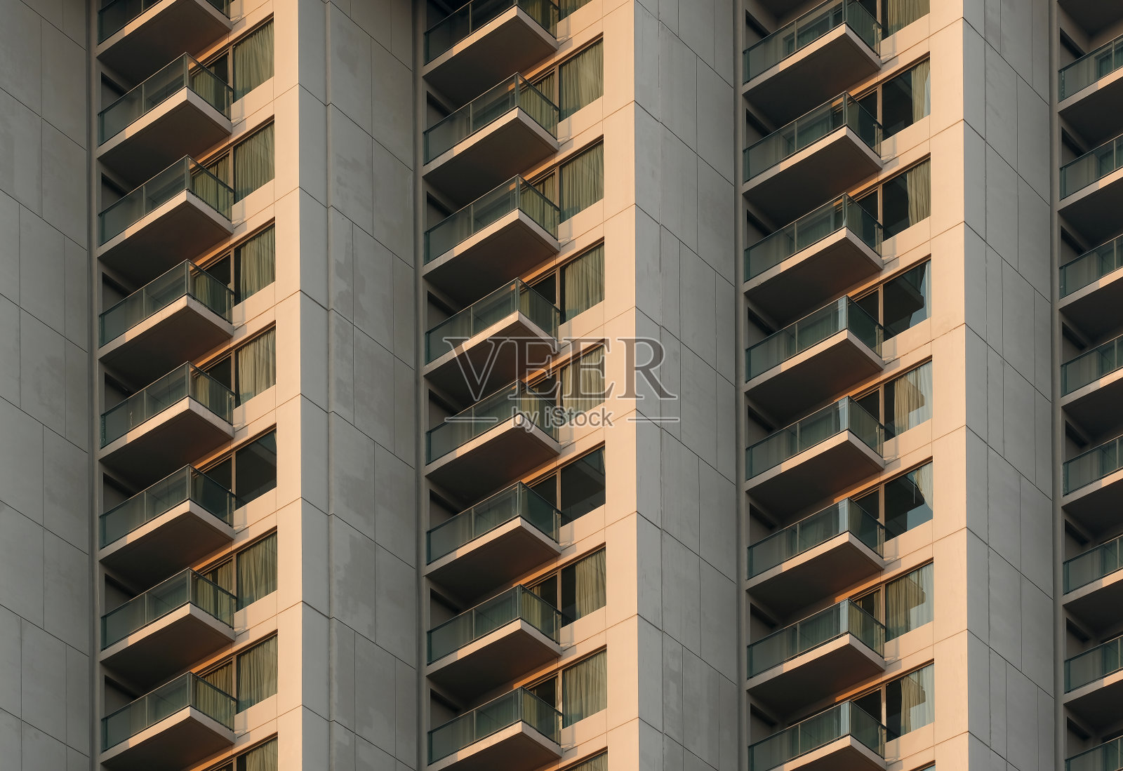 城市现代建筑立面照片摄影图片