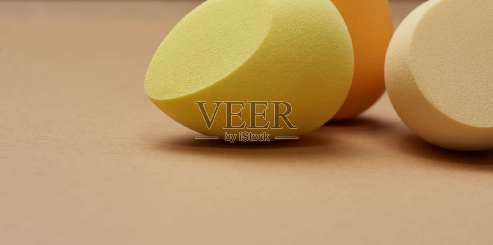 用于化妆品和粉底的卵形海绵照片摄影图片