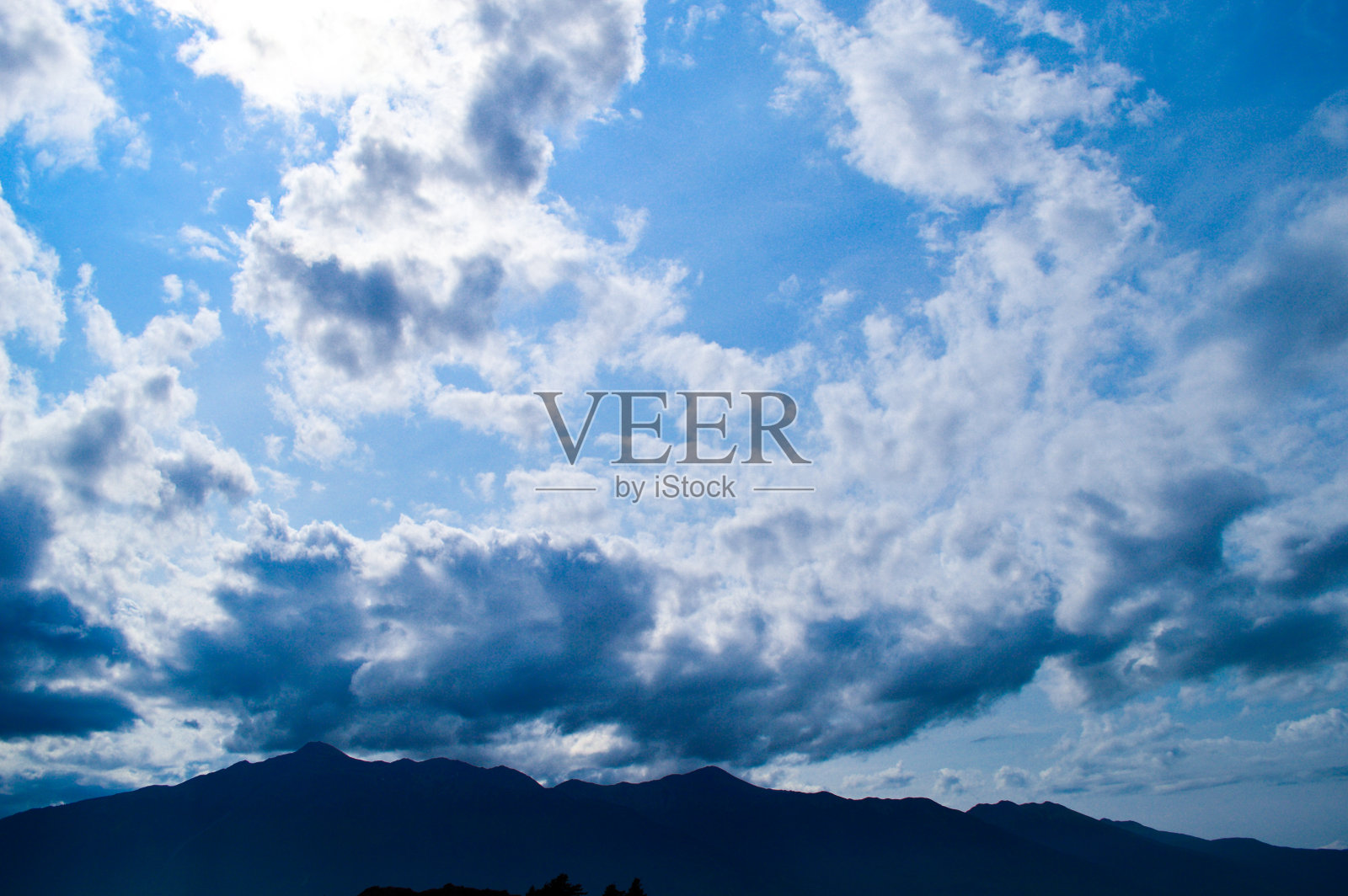 阿拉斯加夏季多云的天空照片摄影图片