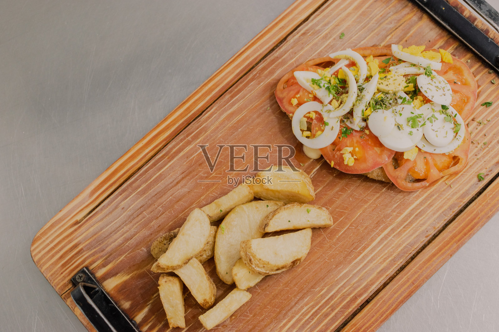 米兰和薯条。照片摄影图片