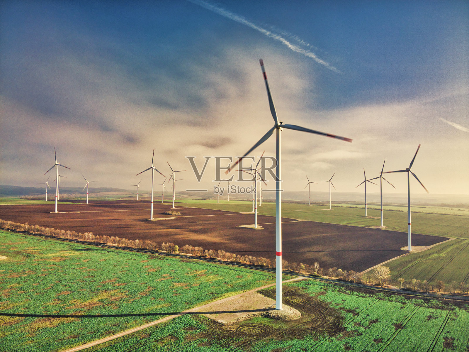 霜晨太阳/雾/风力发电机/绿色能源照片摄影图片