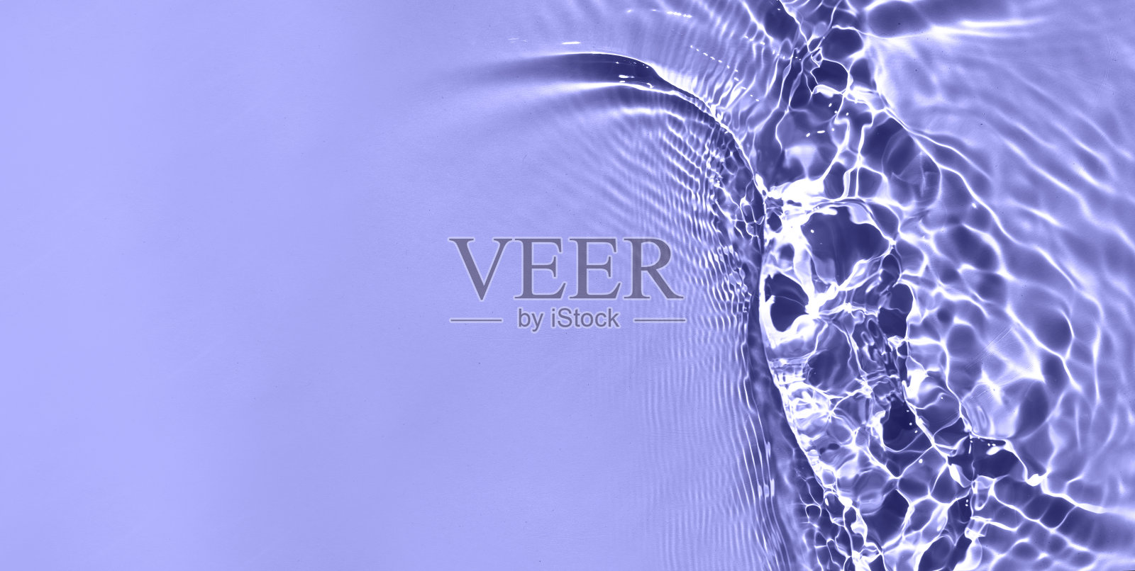 2022年最佳颜色非常佩里。时尚的夏日自然旗帜。阳光背景下的水波。照片摄影图片