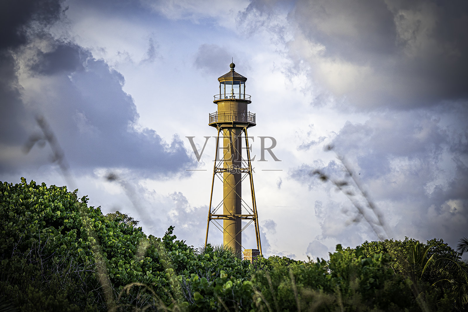 黄金时段的萨尼贝尔灯塔照片摄影图片