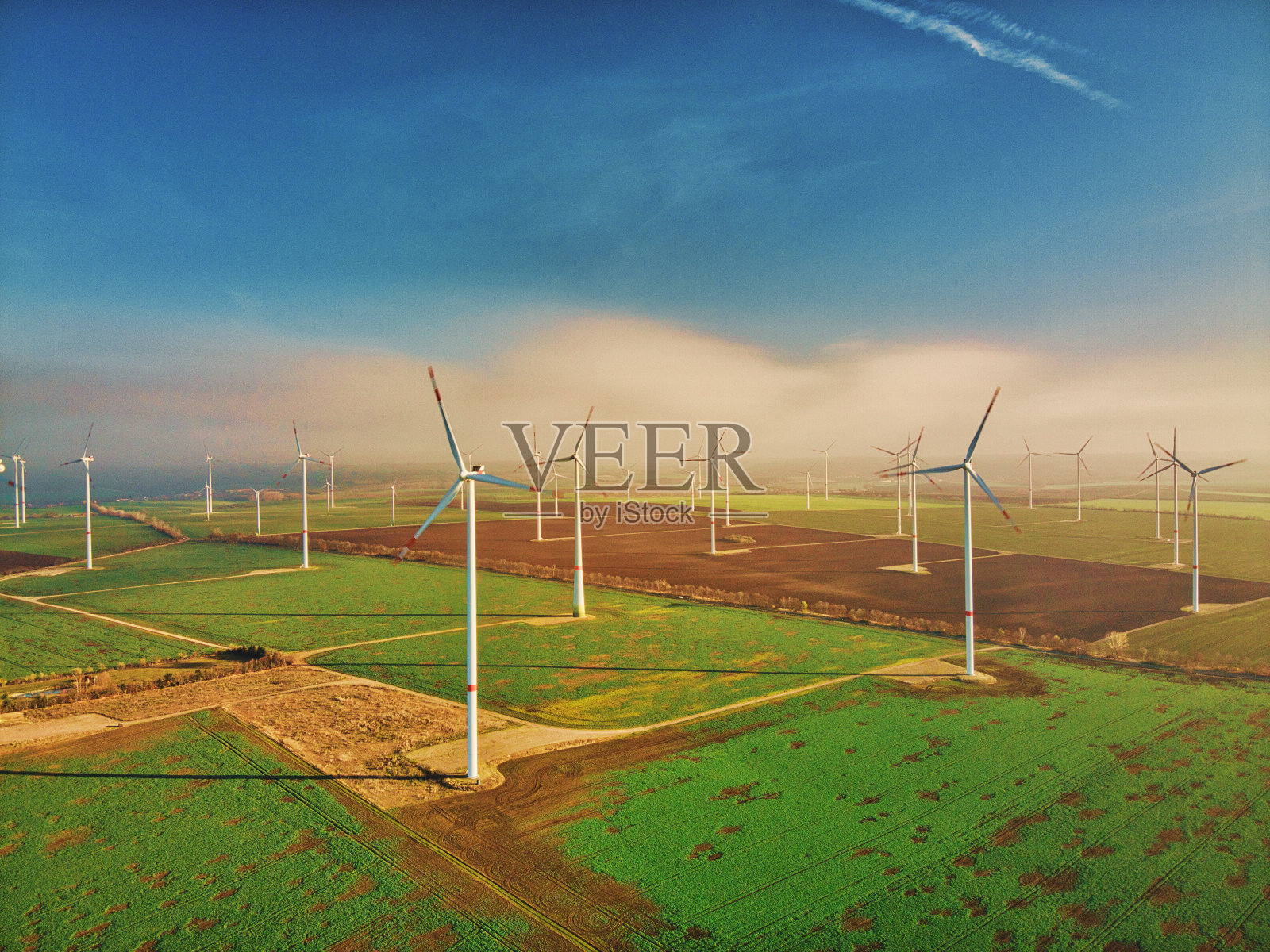 霜晨太阳/雾/风力发电机/绿色能源照片摄影图片