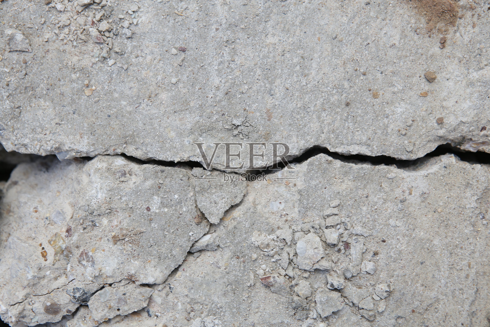 混凝土纹理背景开裂，灰色纹理与裂缝紧密相连。照片摄影图片