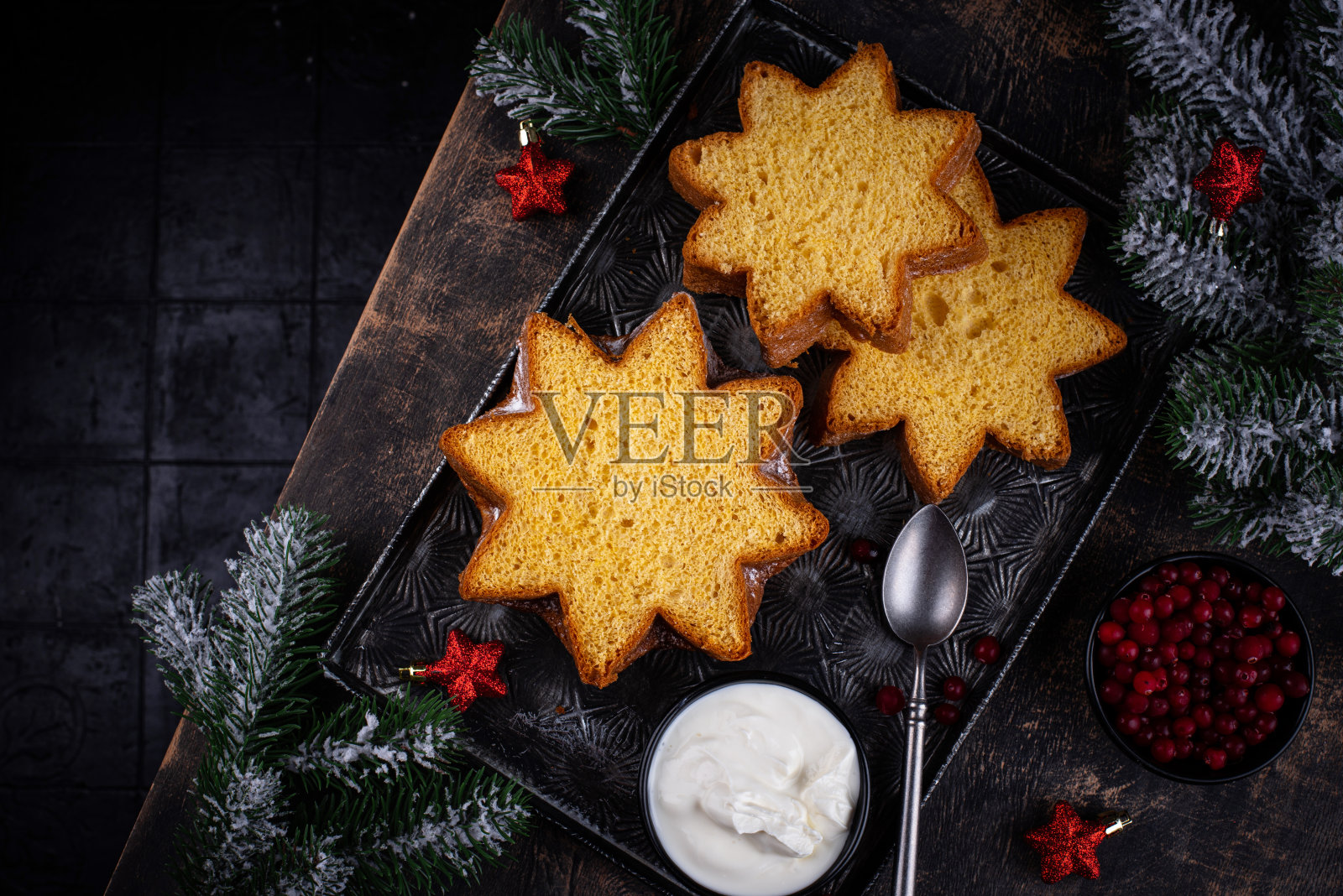 传统的圣诞意大利蛋糕pandoro照片摄影图片