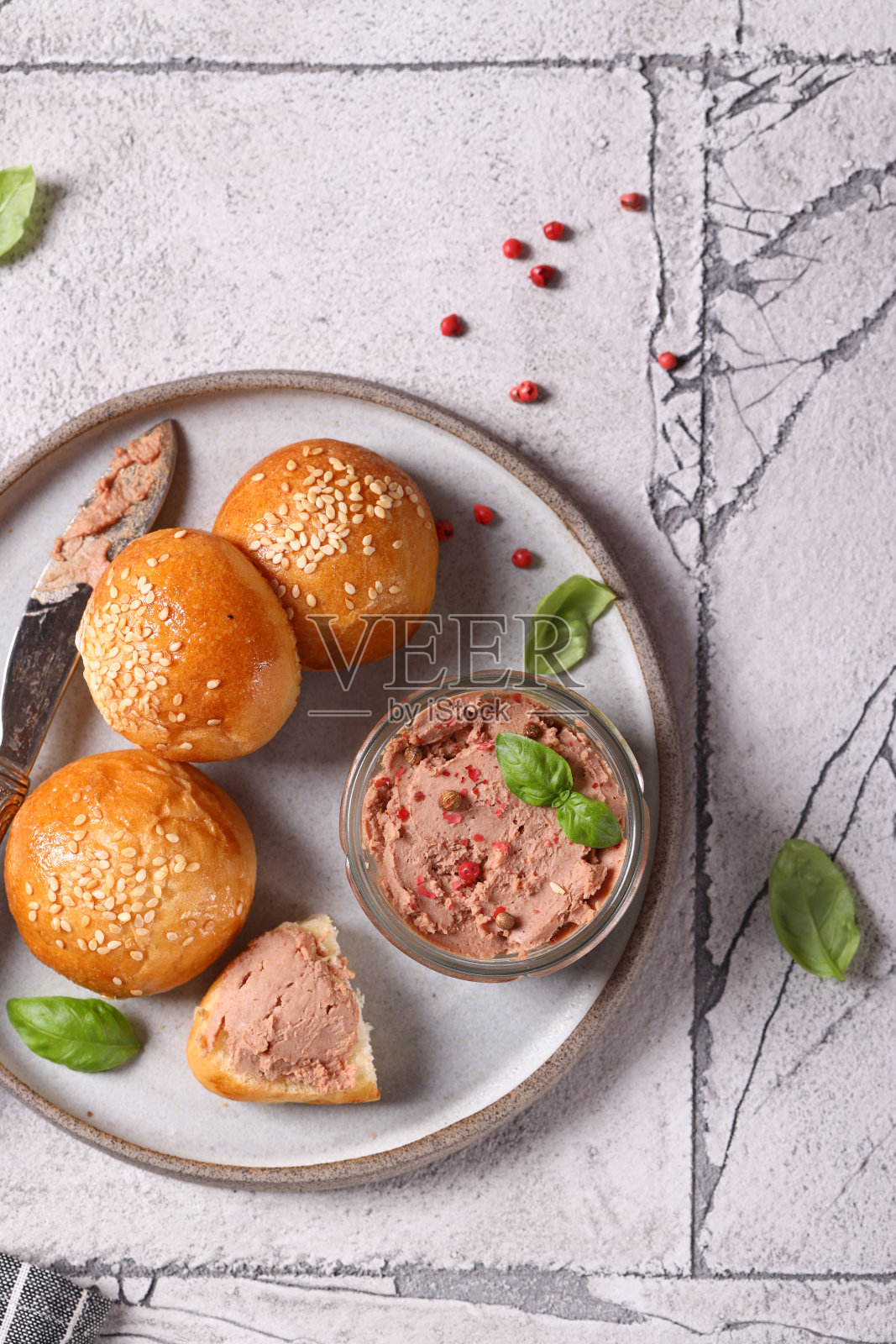 美味的开胃菜配面包照片摄影图片