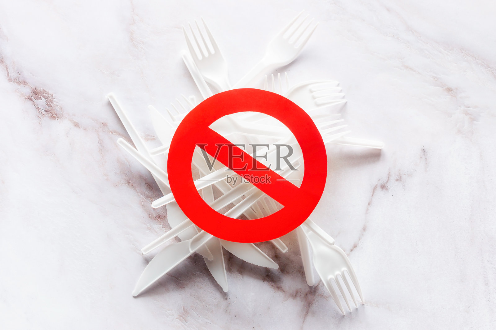 停止标志，禁止一次性塑料餐具概念停止塑料，禁止塑料餐具照片摄影图片