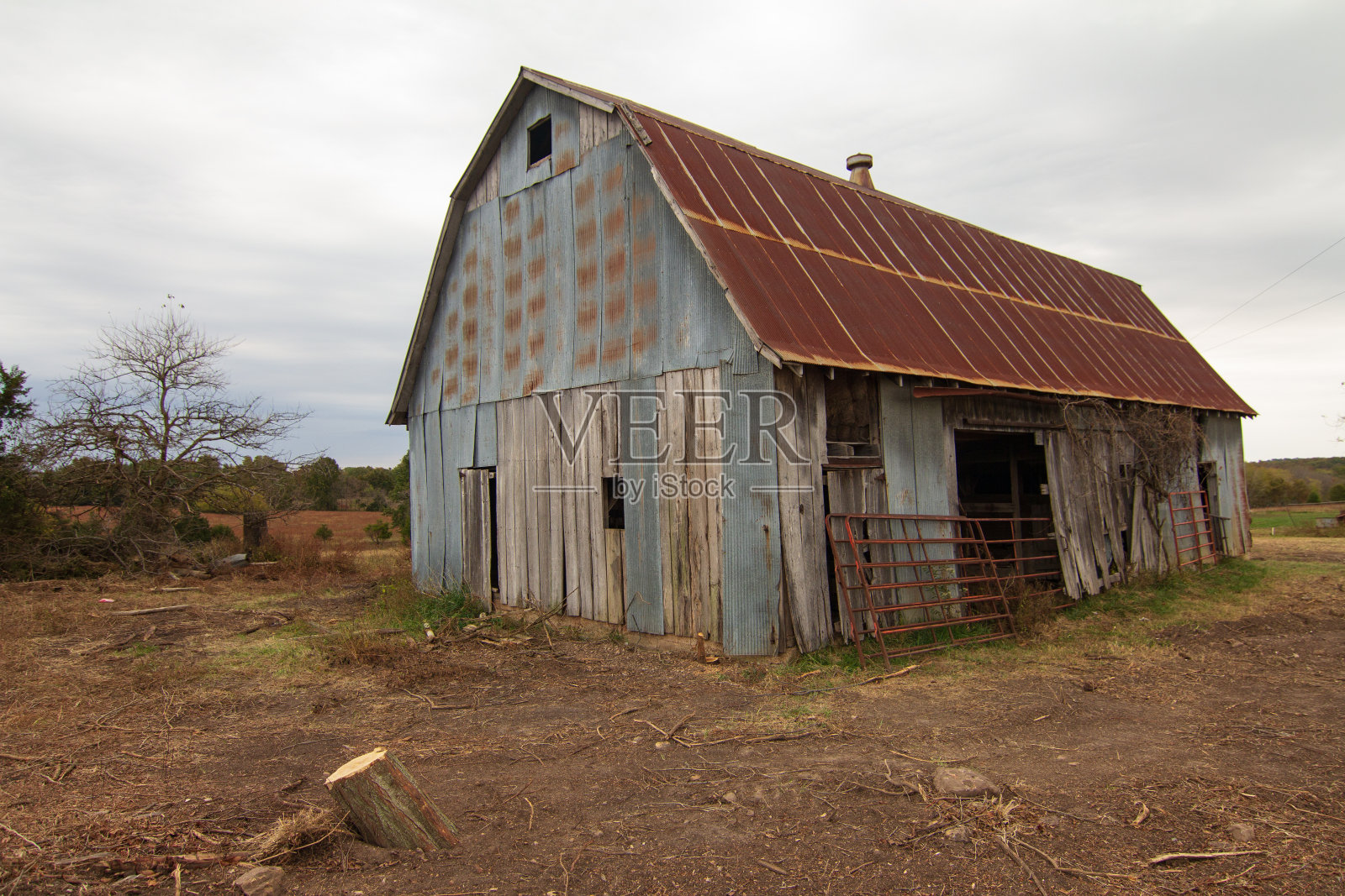 在密苏里州的谷仓。照片摄影图片