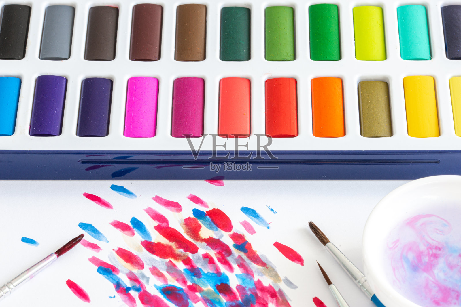 水彩盒的特写，画笔照片摄影图片