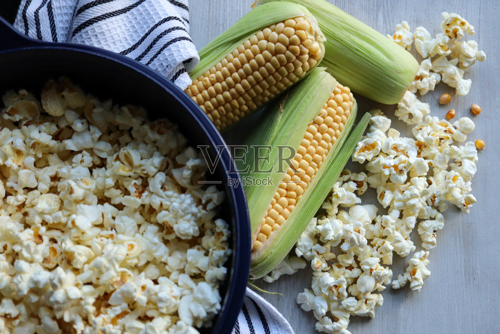 碗里的爆米花照片摄影图片