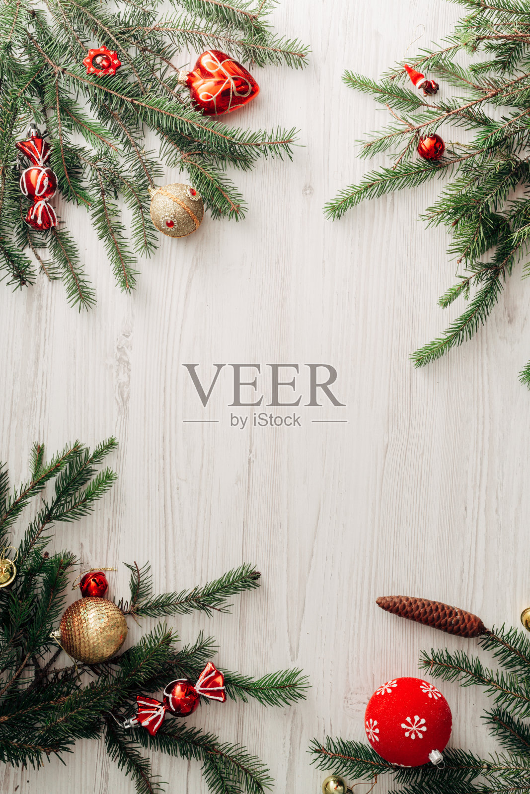 圣诞作文在白色木桌与复制空间照片摄影图片