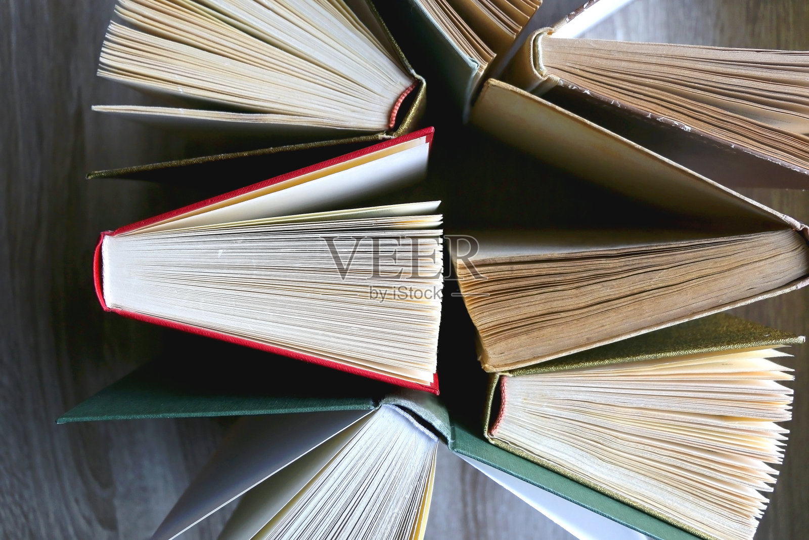 经典书籍照片摄影图片