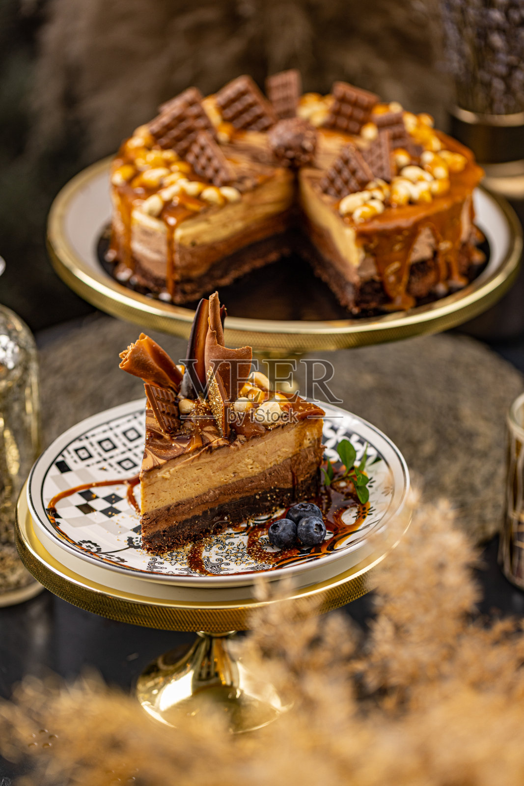 花式分层巧克力蛋糕照片摄影图片