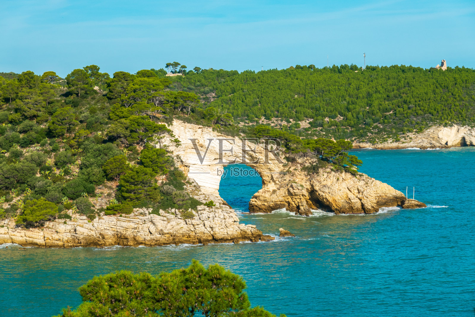 意大利的巴里，还有冬天美丽的海岸线照片摄影图片