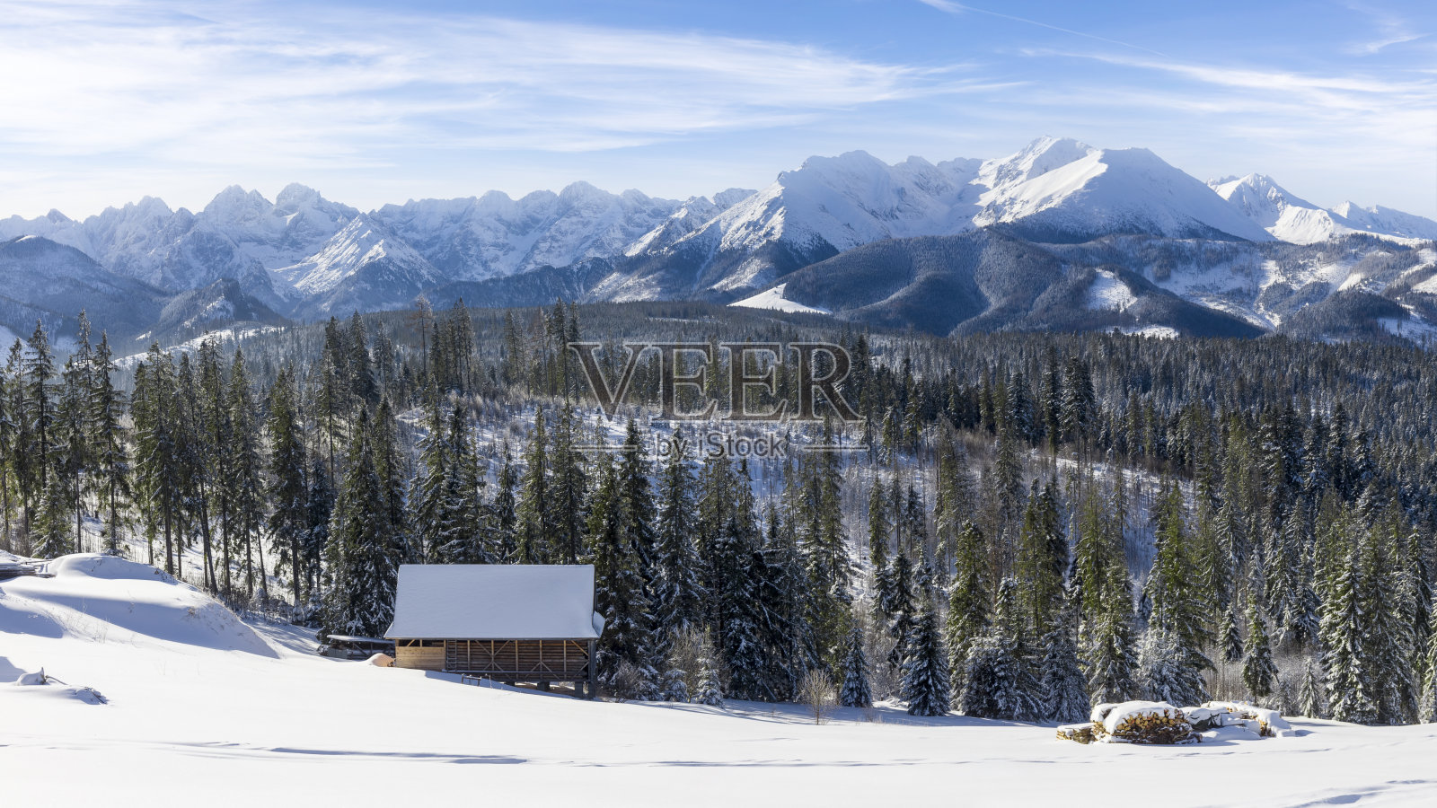 在波兰度假-冬季的泰特拉山脉照片摄影图片