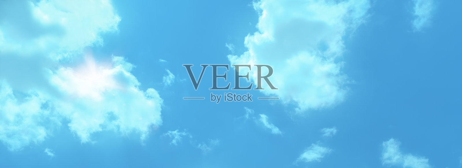 蓝色的天空背景与明亮的云。照片摄影图片