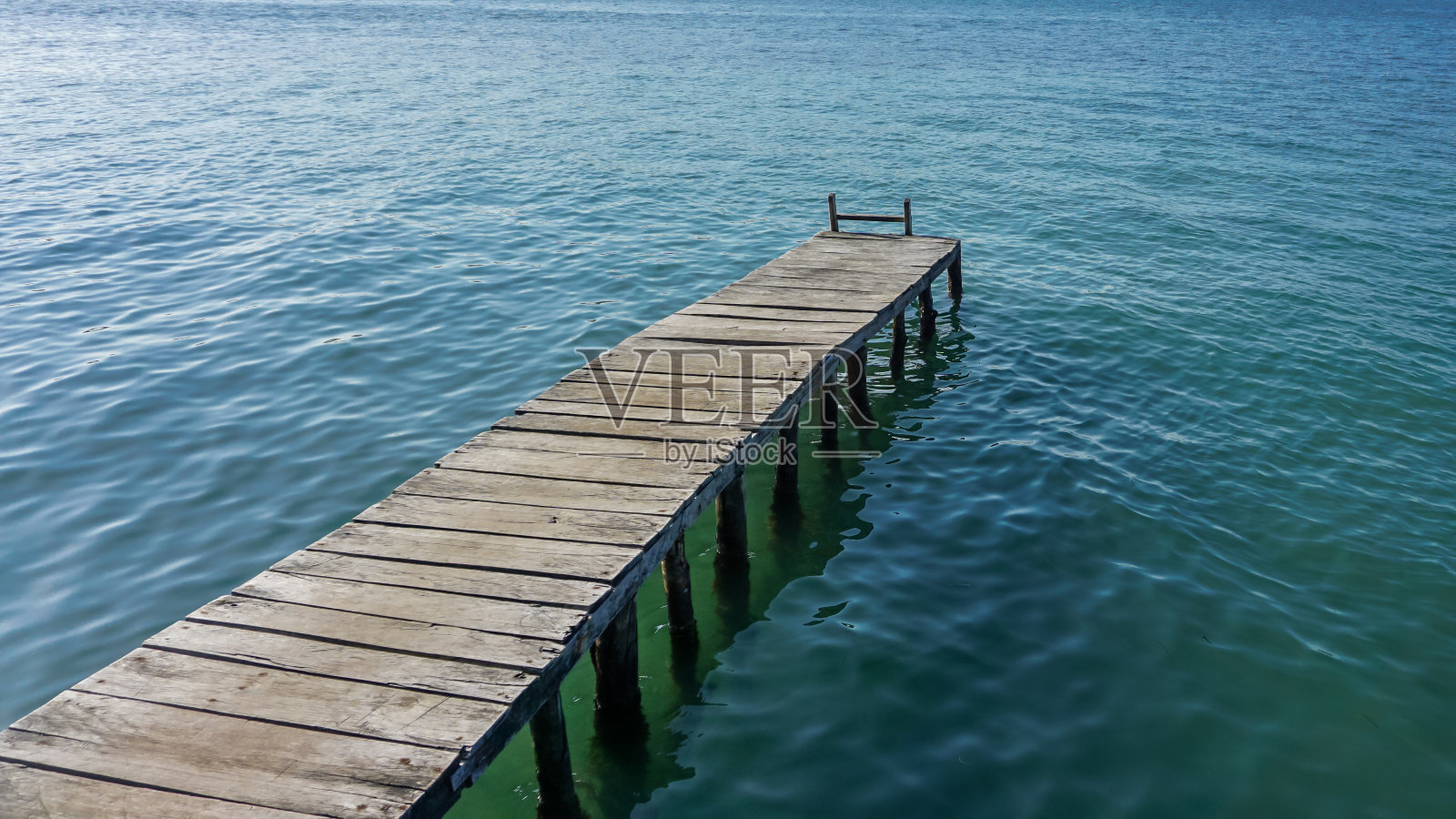 古老的木桥。照片摄影图片