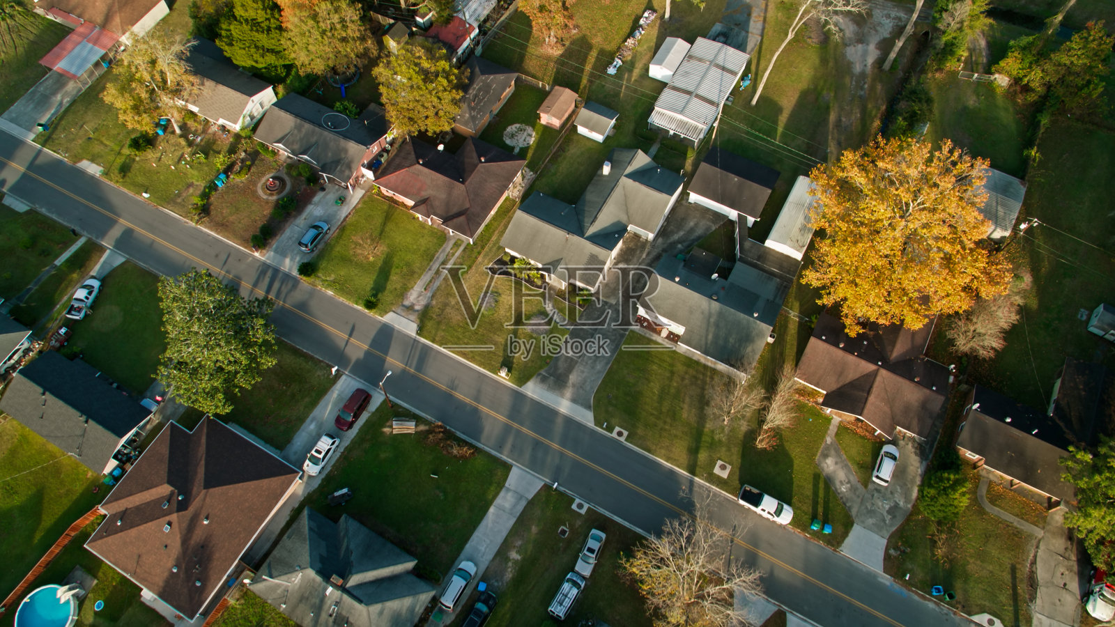 无人机拍摄的乔治亚州温特沃斯港的房屋照片摄影图片