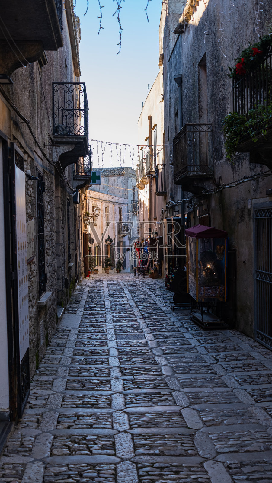 意大利西西里岛，埃里斯巷子。铺好的街道和房子。照片摄影图片